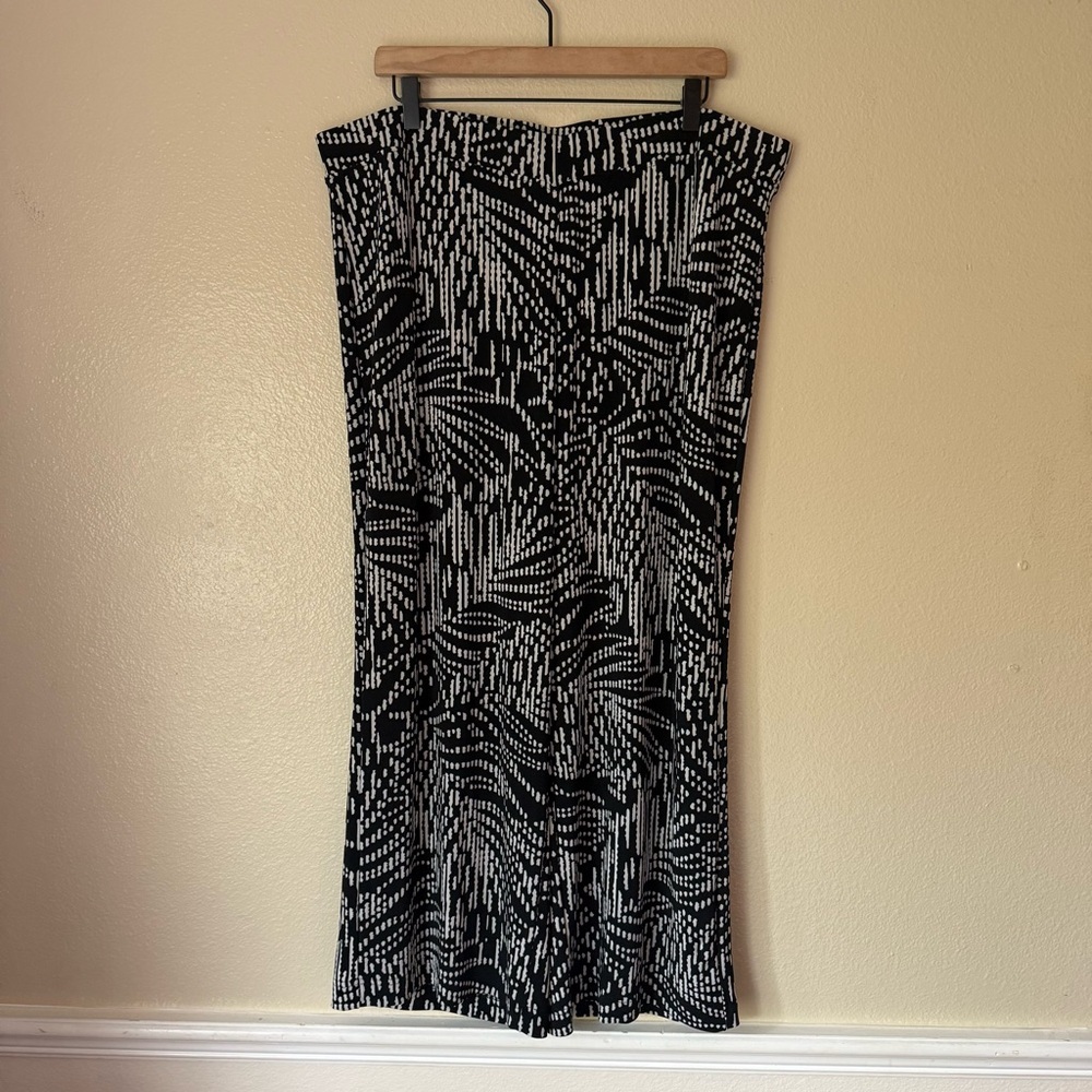 Chico's Travelers Black and White Cropped Pants